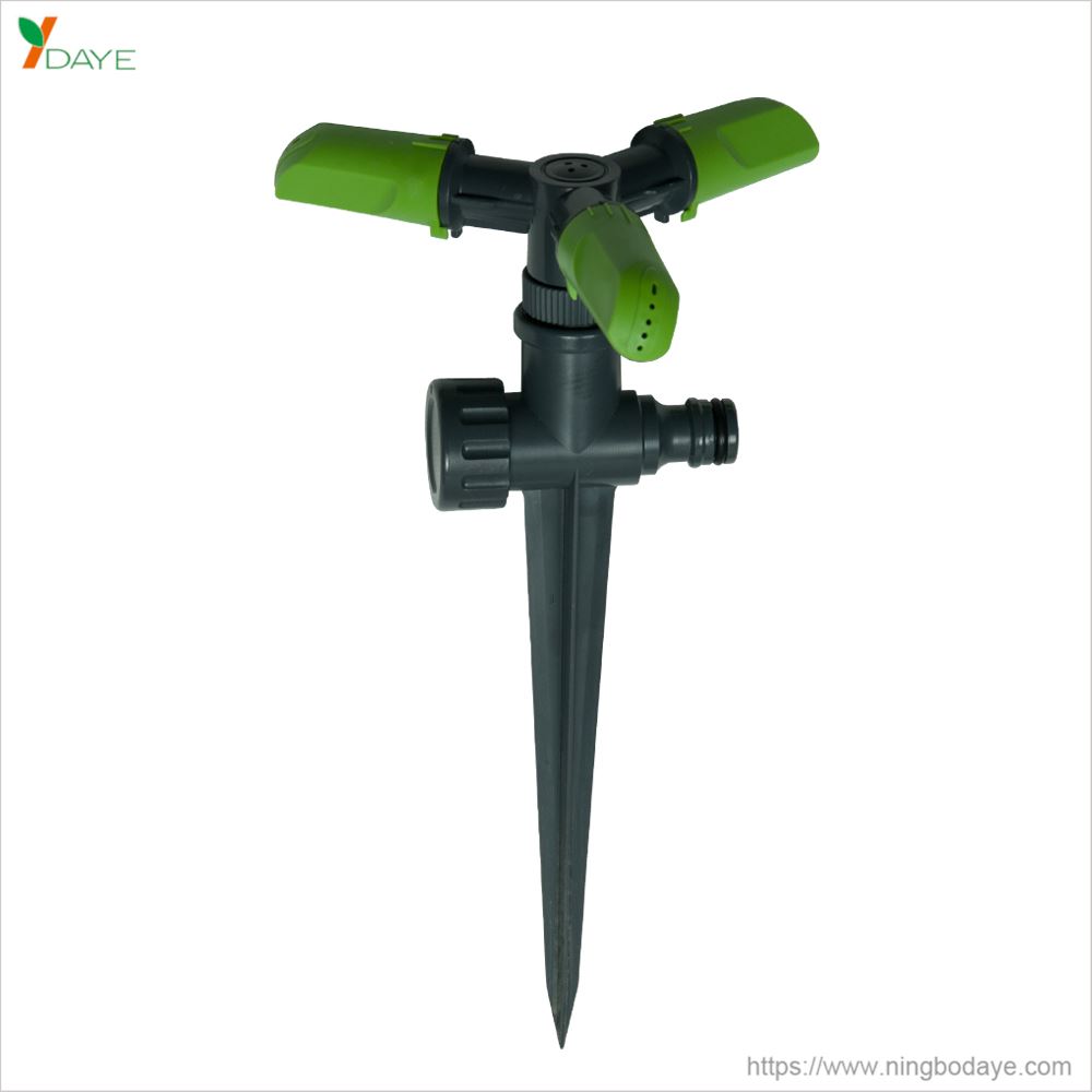 DY1014 3-Arm revolving sprinkler with spike