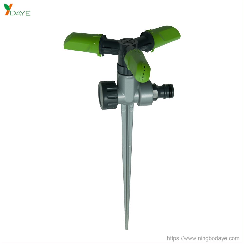 DY1014Z 3-Arm revolving sprinkler with zinc spike