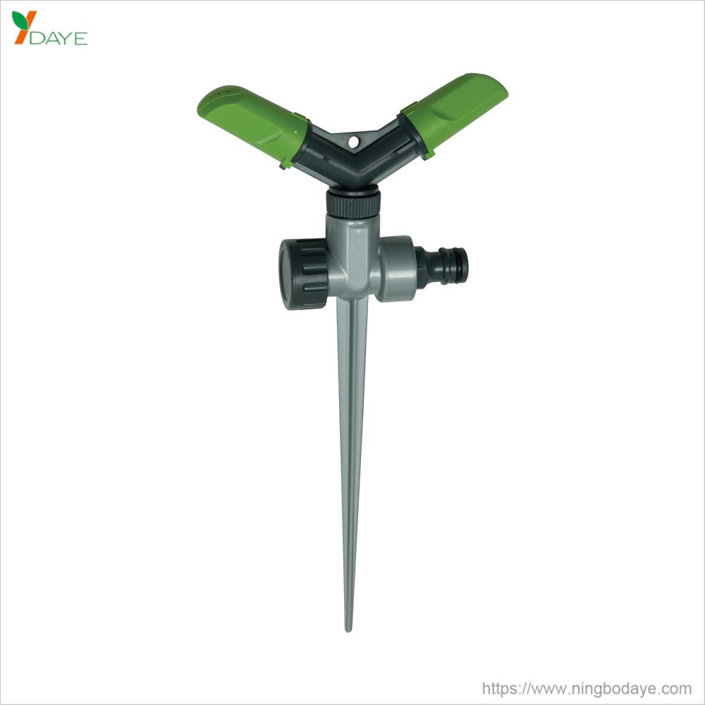 DY1015Z 2-Arm revolving sprinkler with zinc spike