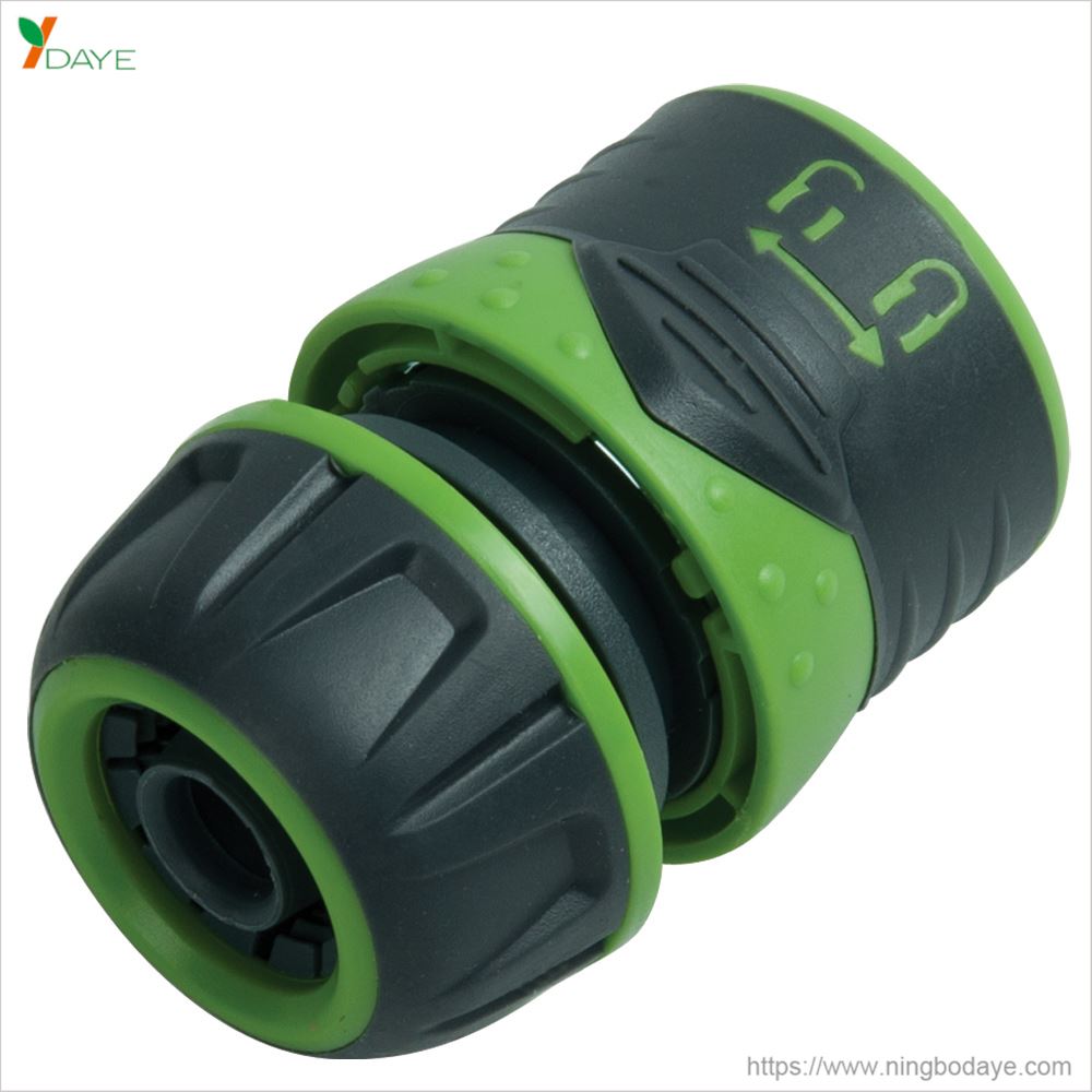 DY8010SL Hose Connector With Quick Locking Feature to Sprinkler